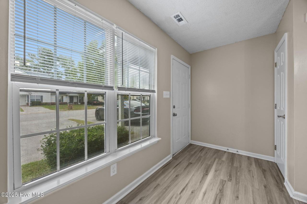 117 Mesa Ln - Photo 2 of 24