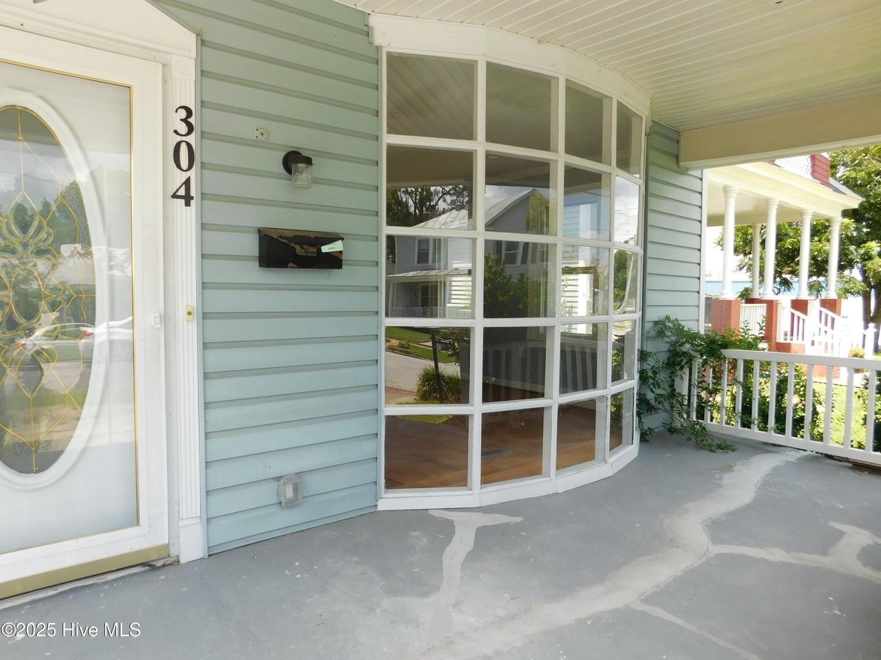 304 Avenue a - Photo 3 of 38