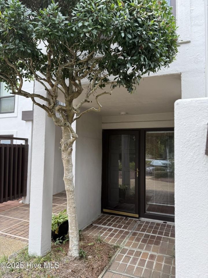 155 Beaufort Ct - Photo 2 of 22