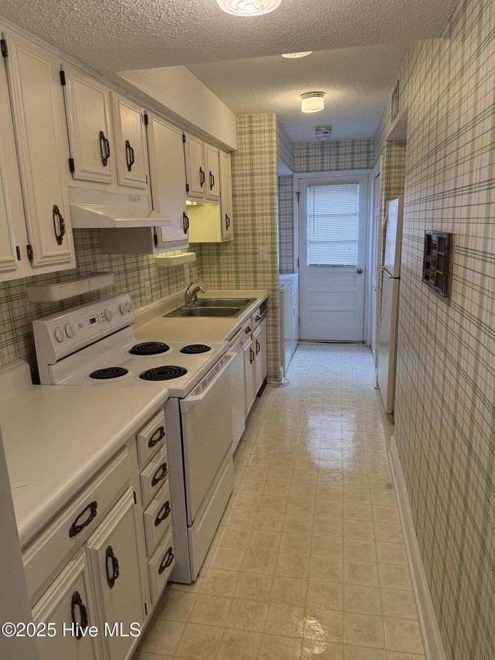 155 Beaufort Ct - Photo 7 of 22