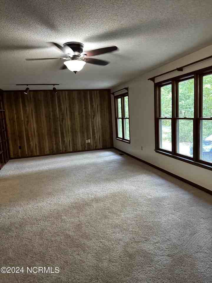 135 S Belvedere Dr - Photo 2 of 13