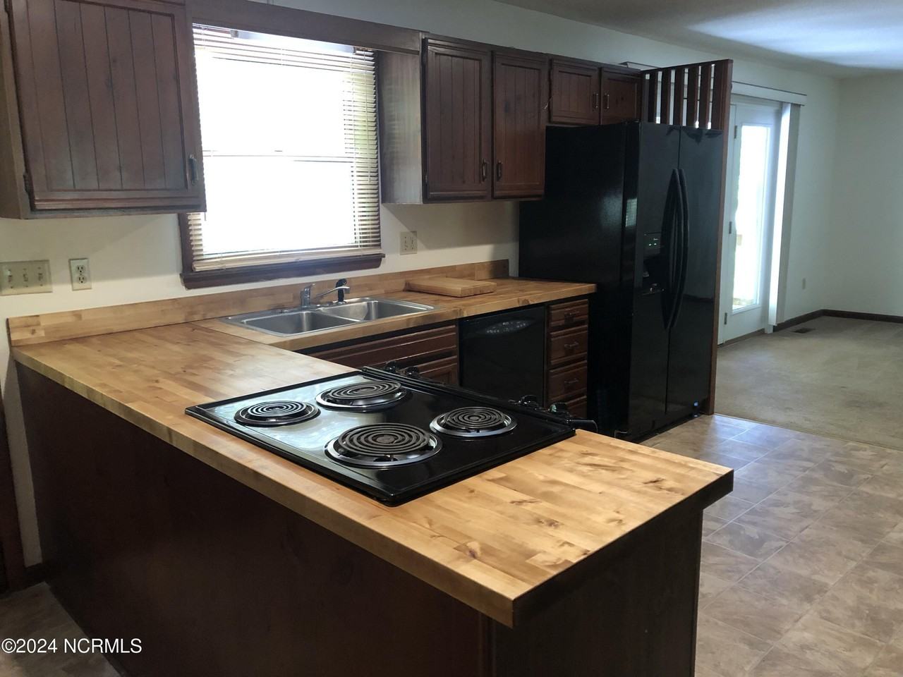 135 S Belvedere Dr - Photo 5 of 13