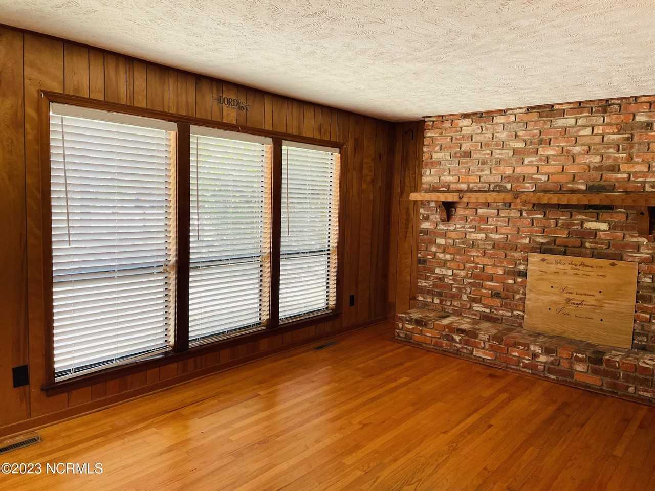 250 N Cherry St - Photo 2 of 10