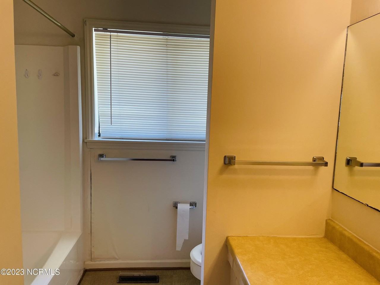 250 N Cherry St - Photo 6 of 10