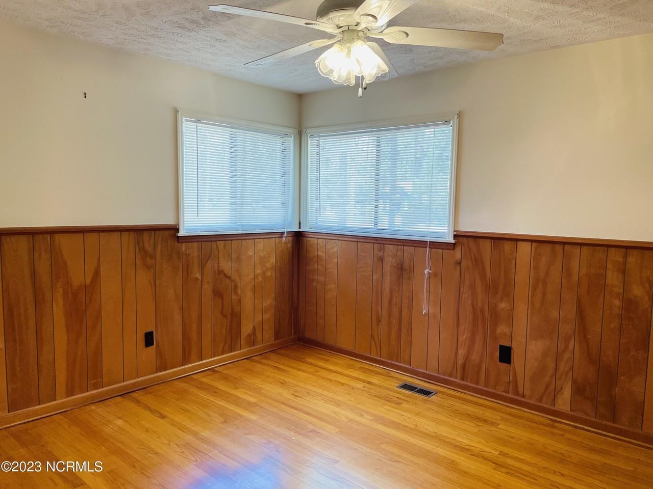 250 N Cherry St - Photo 7 of 10