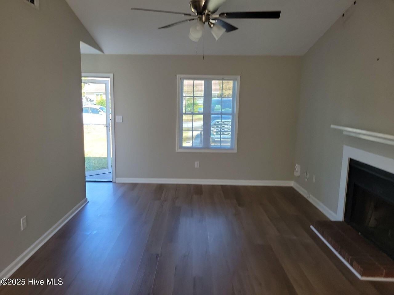 1918 Buxton Rd - Photo 3 of 10