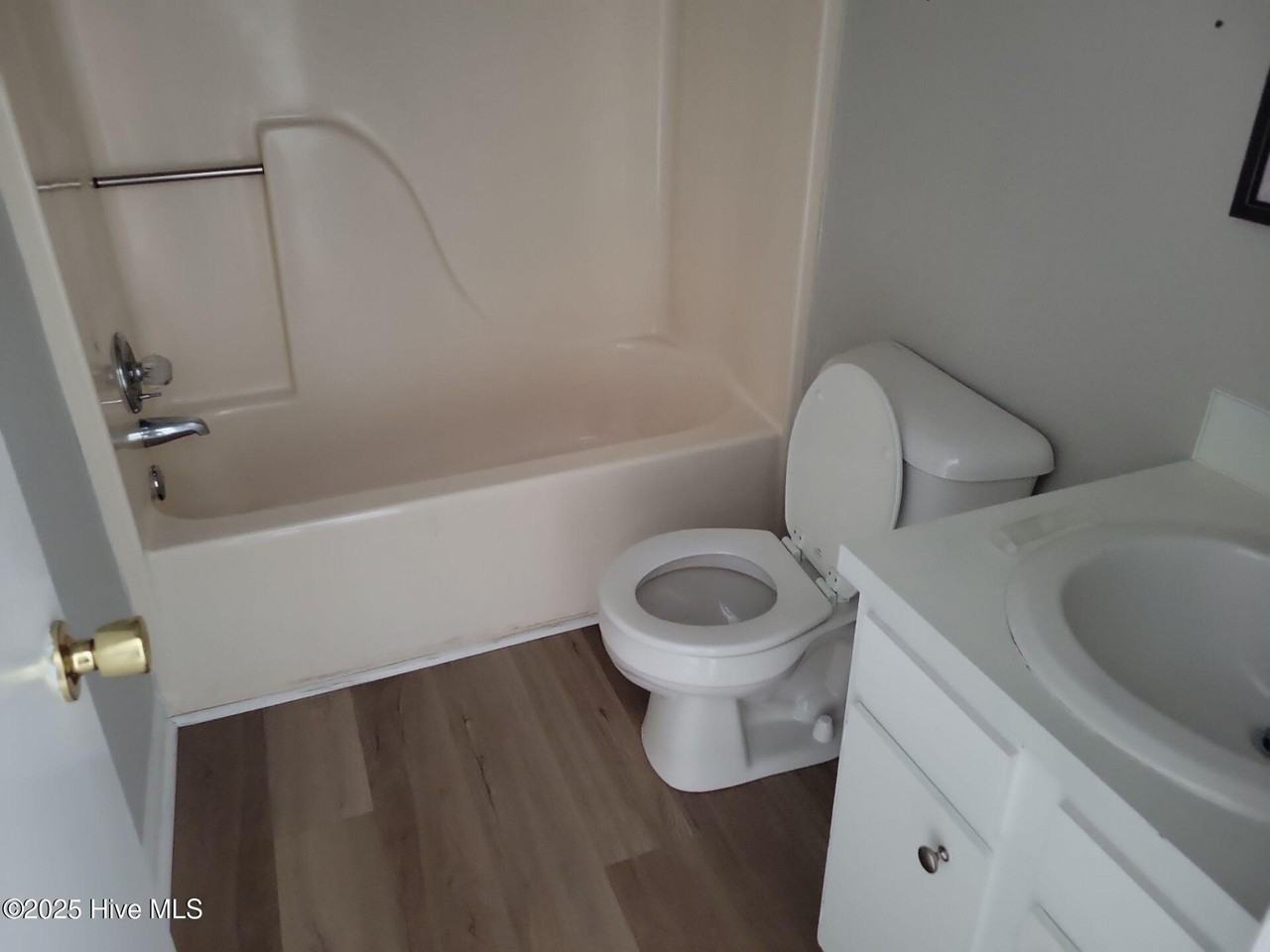 1918 Buxton Rd - Photo 7 of 10