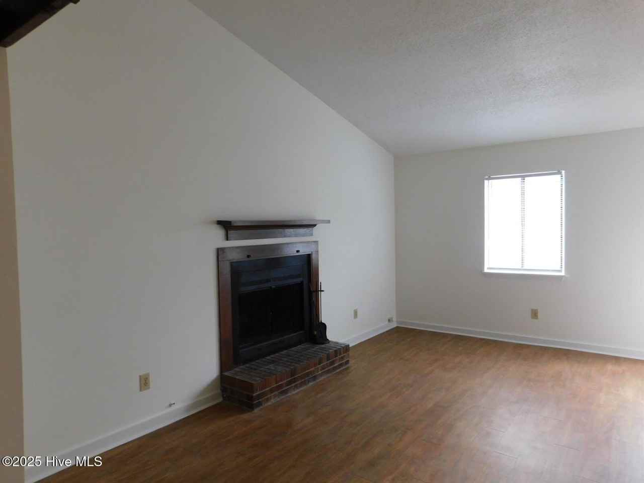 204 Cedar Ridge Lane - Photo 6 of 18