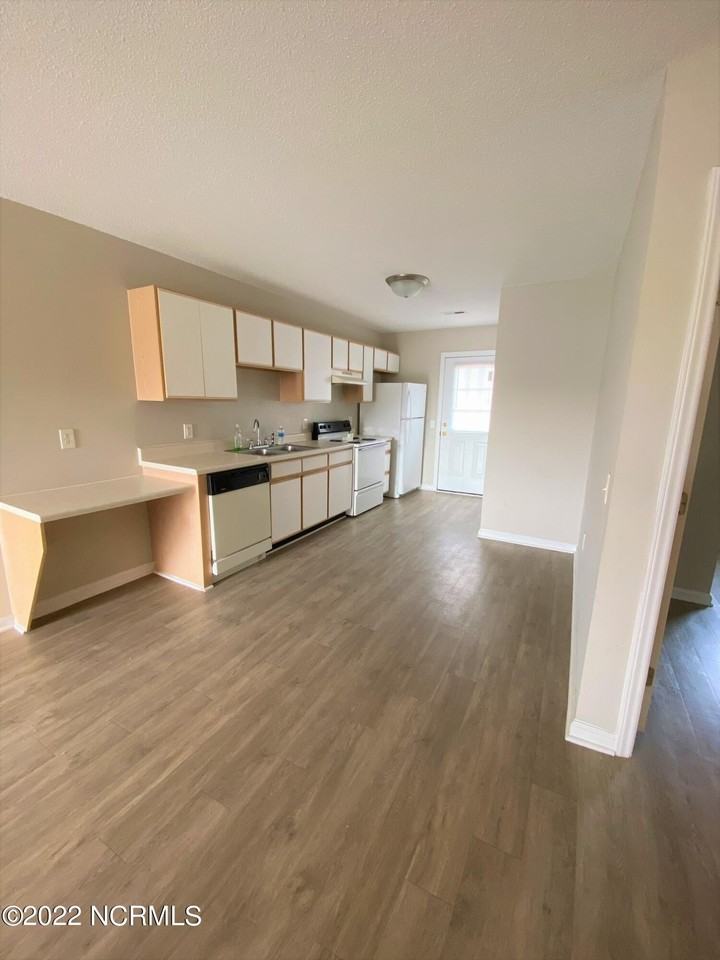 2209 Hurt Dr - Photo 5 of 10