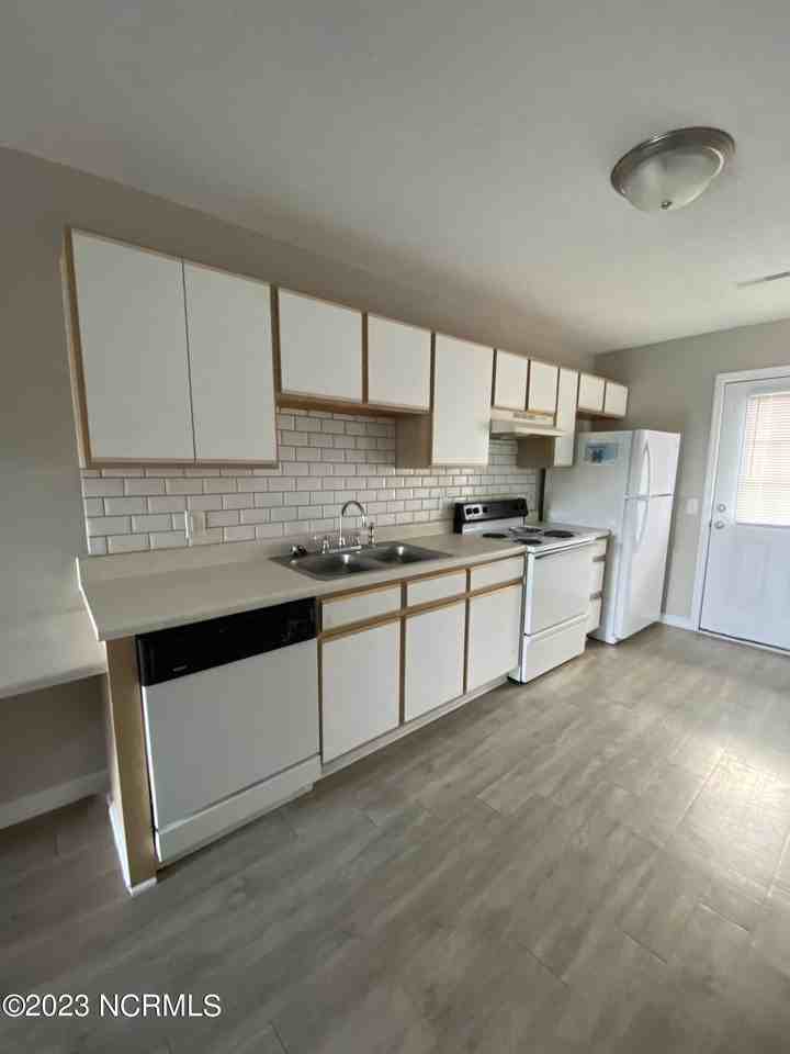 2209 Hurt Dr - Photo 6 of 10