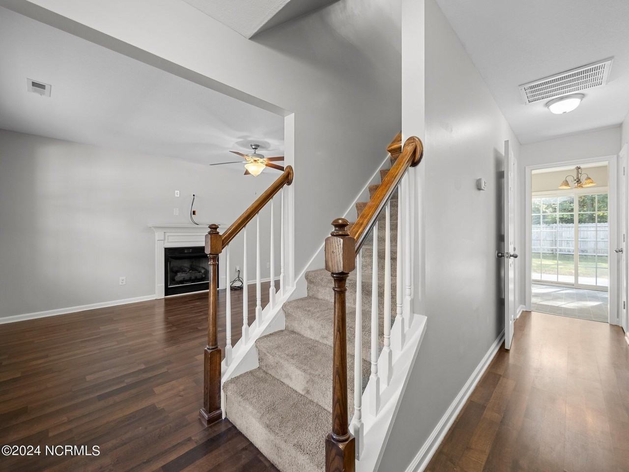 101 Clymer Ct - Photo 3 of 29