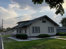 featured image of 151 Nw 8th St