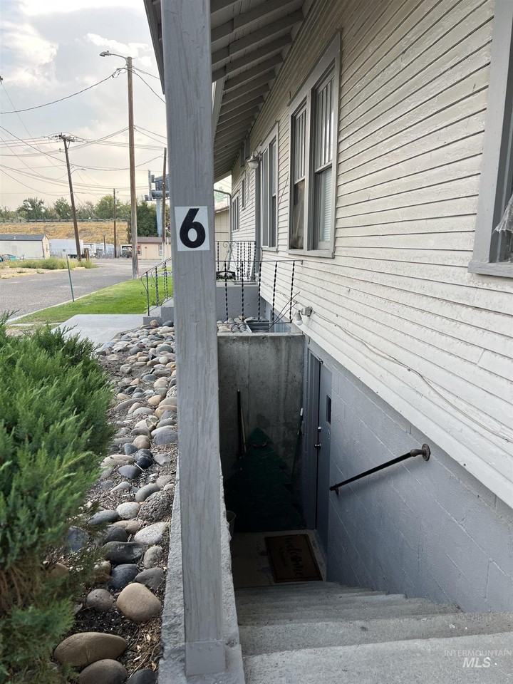 151 Nw 8th St - Photo 2 of 30