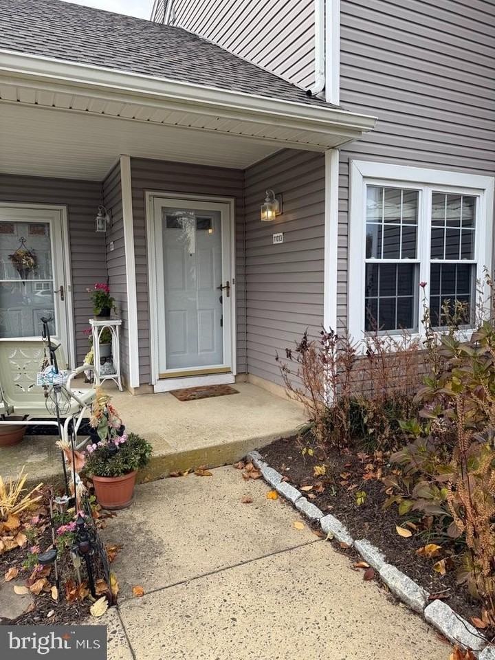 11013 Bennett Pl - Photo 2 of 16