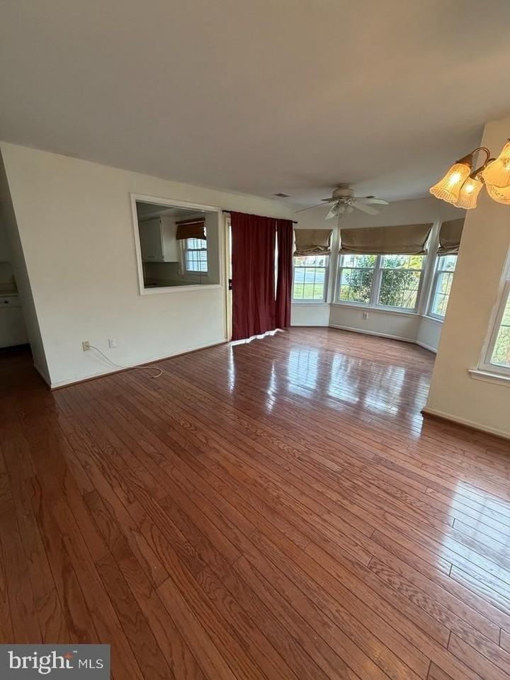 11013 Bennett Pl - Photo 5 of 16