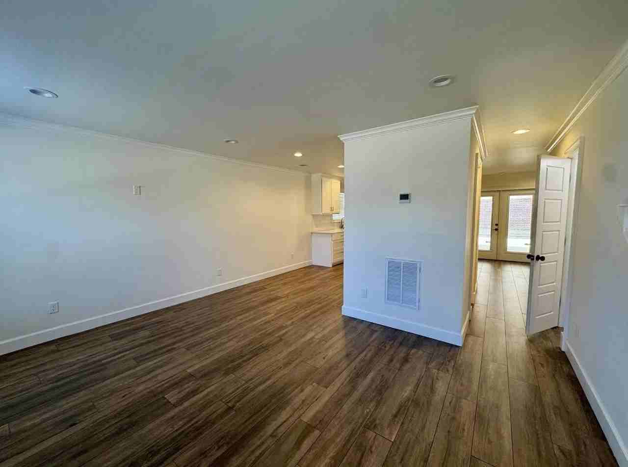 135 S Jefferson St #2 - Photo 7 of 19