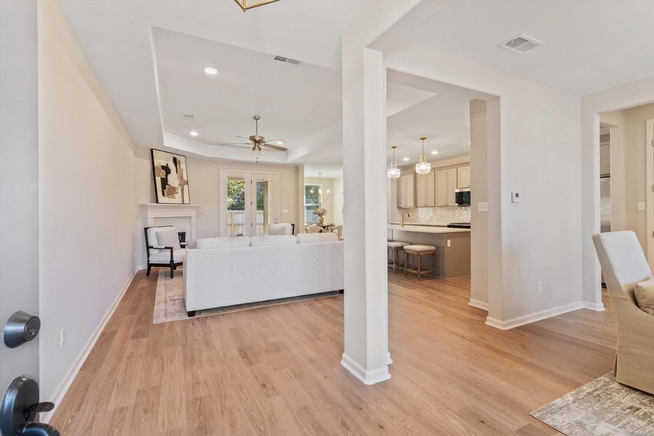 584 Holden Dr - Photo 4 of 27