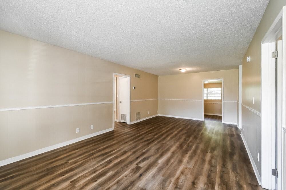 1658 Louvre Dr - Photo 3 of 16