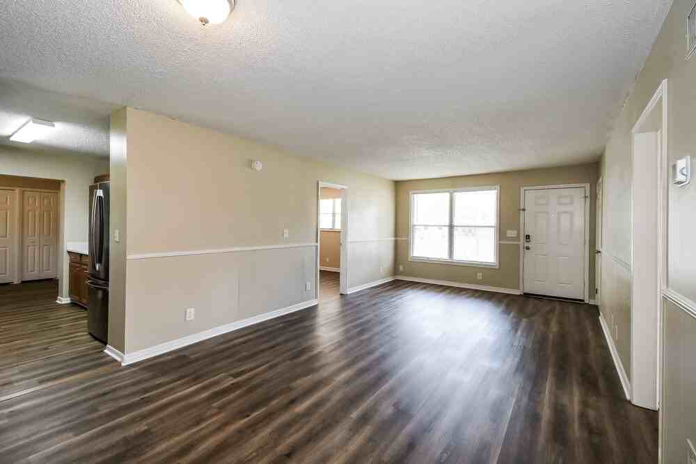 1658 Louvre Dr - Photo 4 of 16