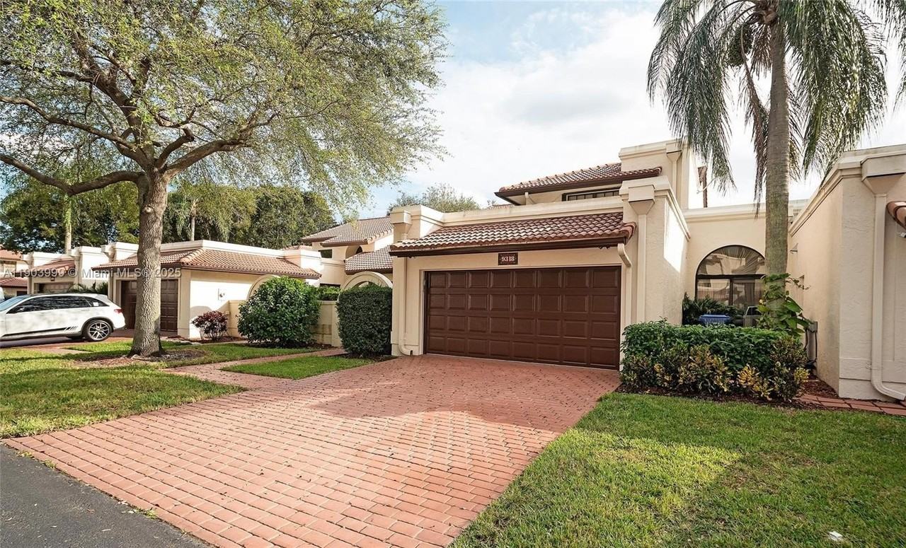 9318 Nw 50th Doral Cir S #00 - Photo 3 of 50