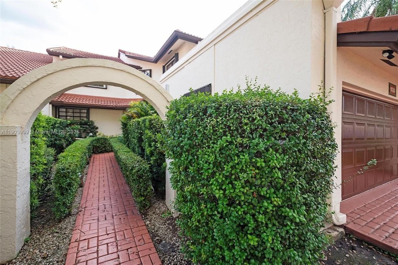 9318 Nw 50th Doral Cir S #00 - Photo 4 of 50