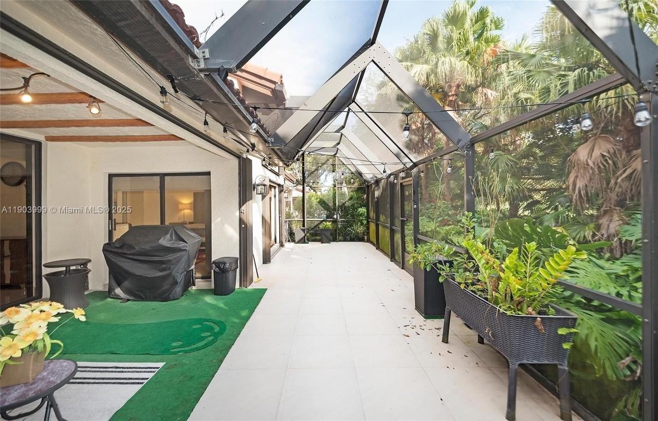 9318 Nw 50th Doral Cir S #00 - Photo 7 of 50