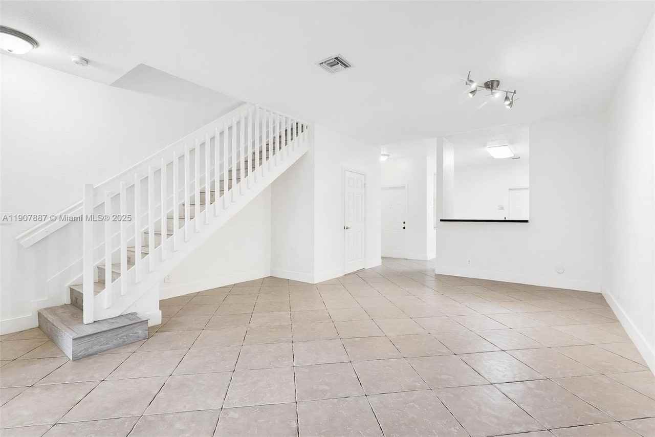 4056 Timber Cove Ln #4056 - Photo 7 of 18