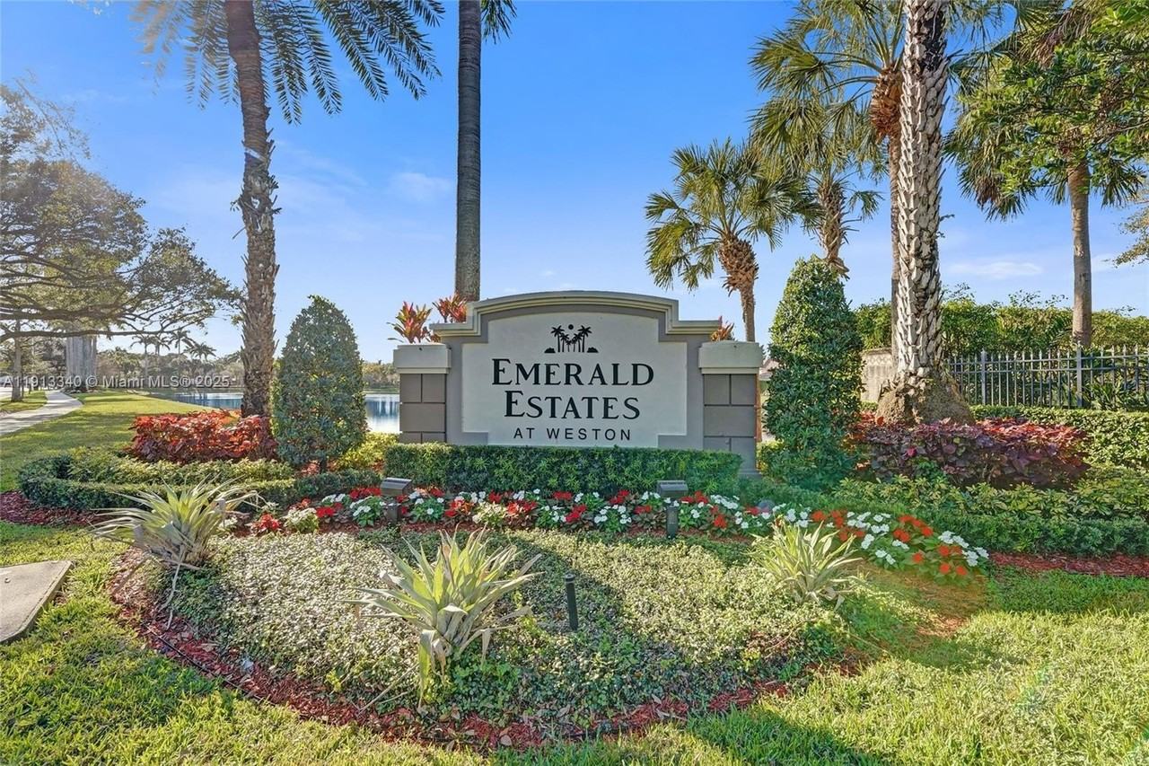 4118 Sapphire Ter - Photo 2 of 37