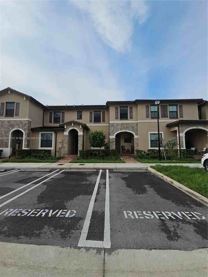 3310 W 114th Ter - Photo 5 of 50