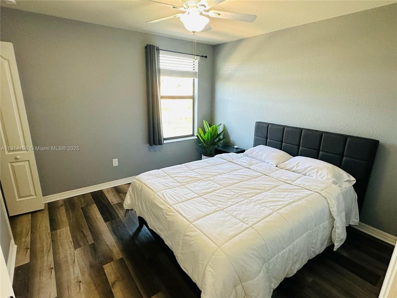 11276 Reflection Isles Blvd #11276 - Photo 7 of 33