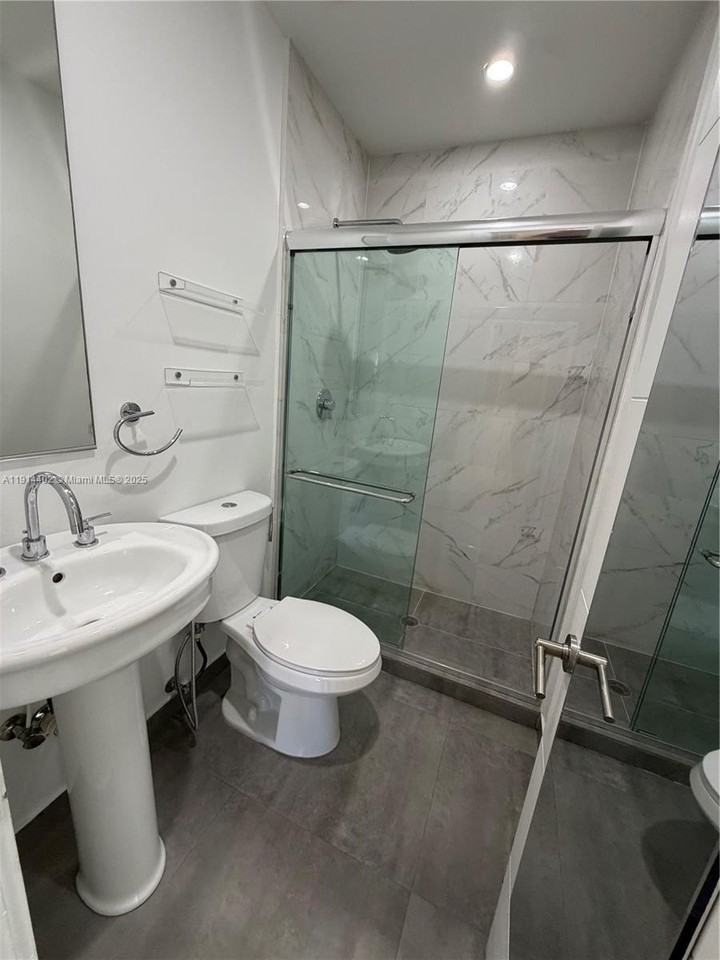 3051 Sw 27th Ln #3 - Photo 5 of 8