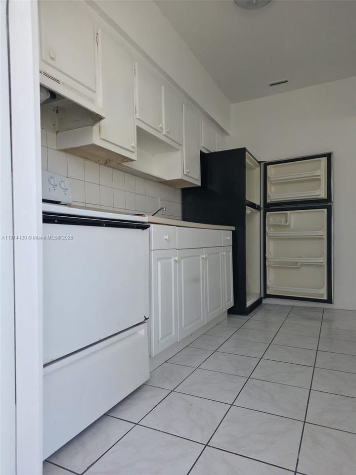 1610 Liberty St #9 - Photo 3 of 12