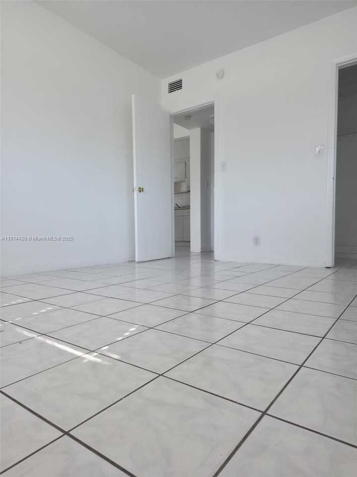 1610 Liberty St #9 - Photo 6 of 12