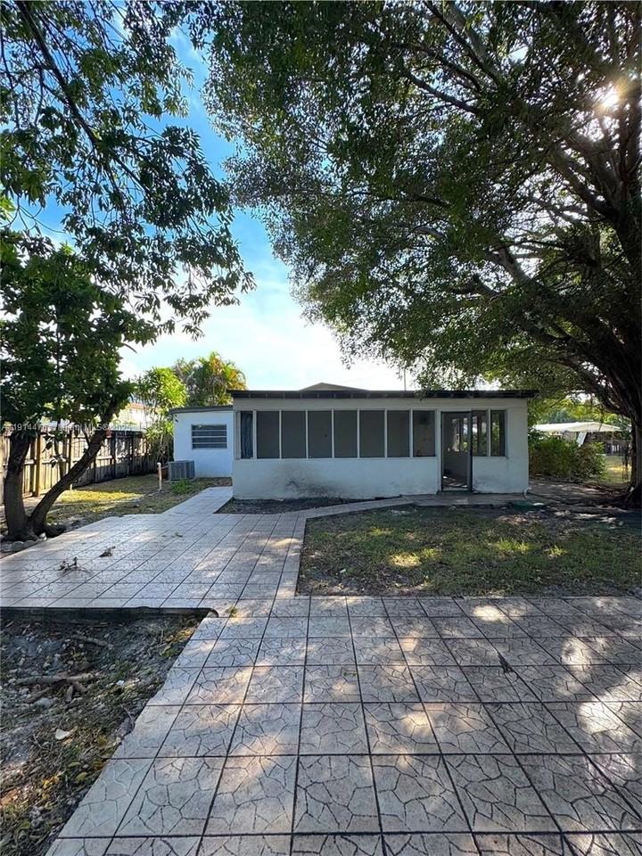 2225 Taylor St - Photo 7 of 22