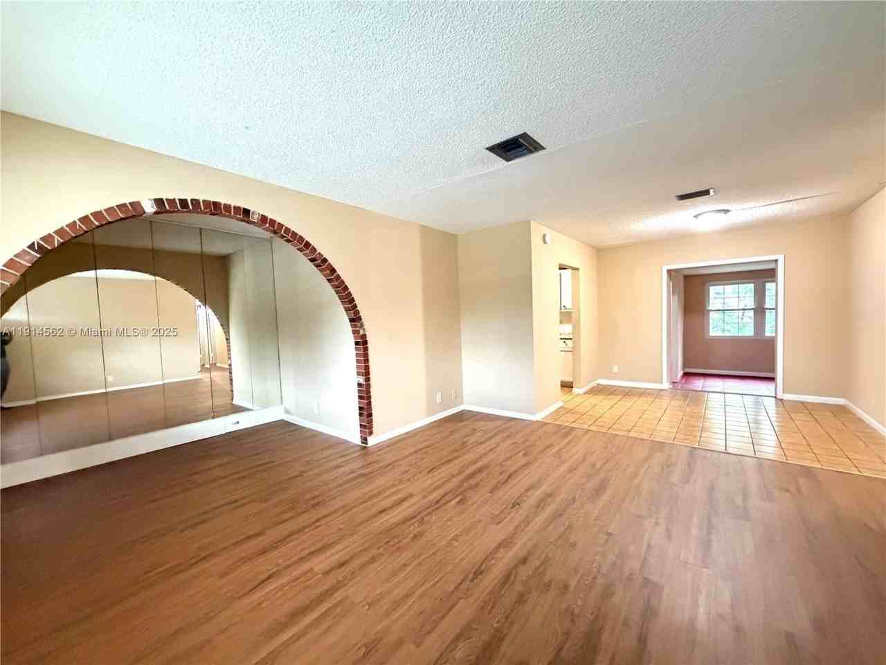 7212 Southwest 3rd Court - Photo 2 of 16