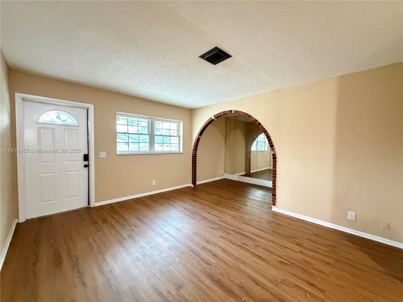 7212 Southwest 3rd Court - Photo 3 of 16