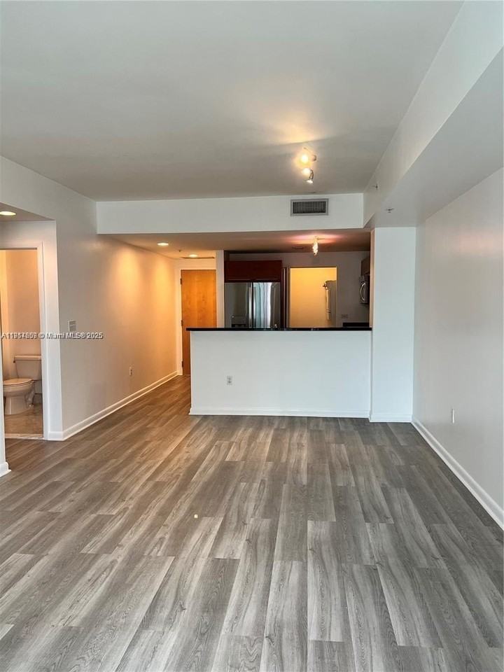 244 Biscayne Blvd #2609