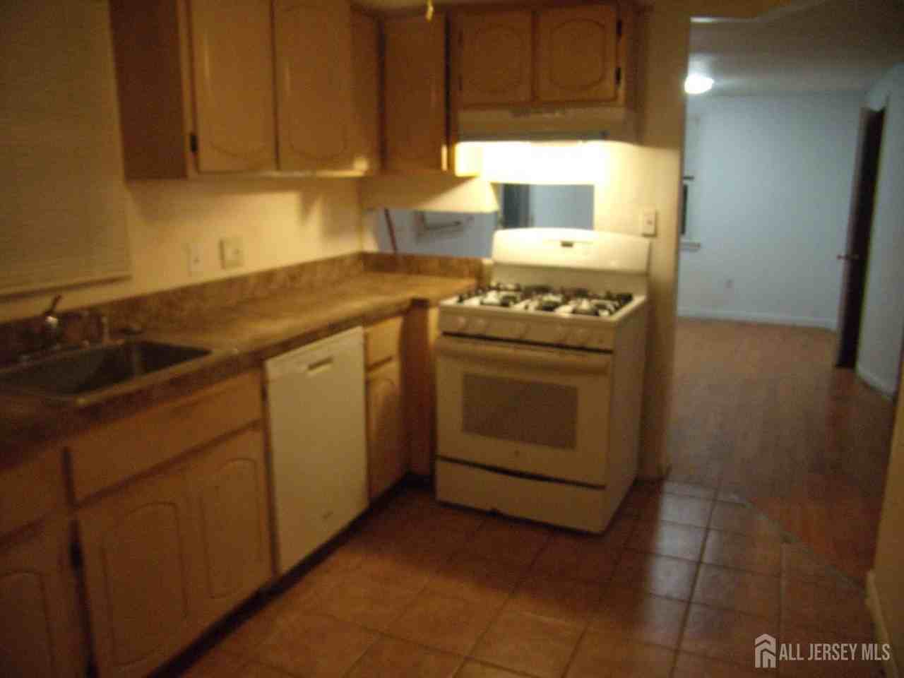 634 Saint George Ave - Photo 2 of 7