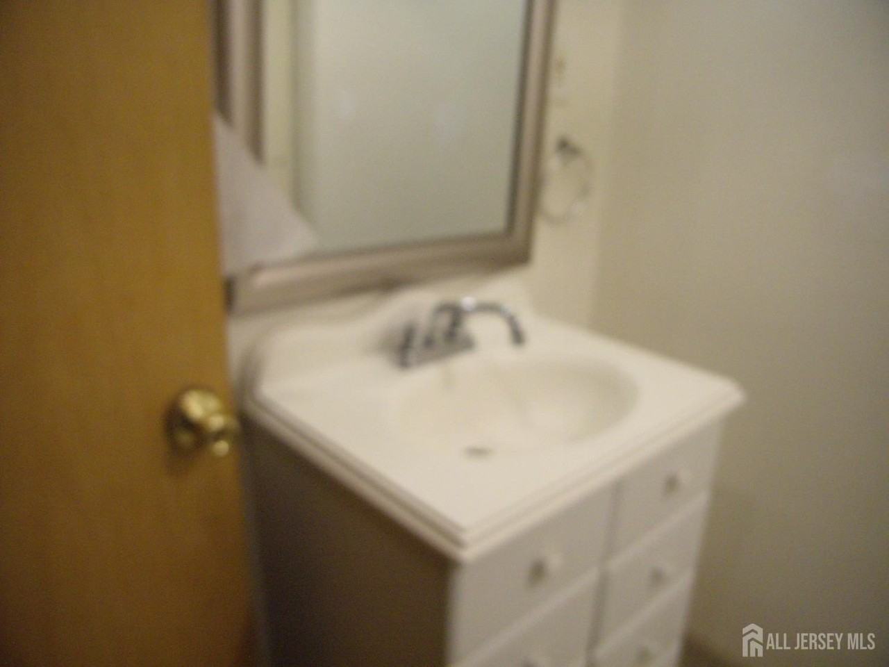 634 Saint George Ave - Photo 6 of 7