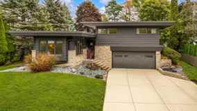 10046 N Sheridan Dr - Photo 1 of 1