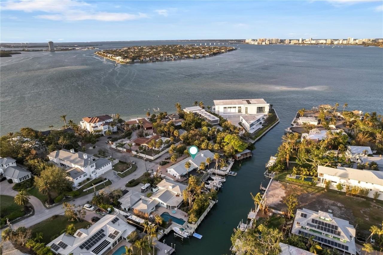 31 Lands End Ln - Photo 2 of 49