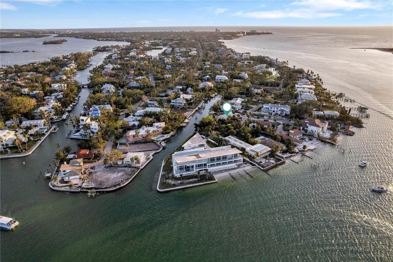 31 Lands End Ln - Photo 3 of 49