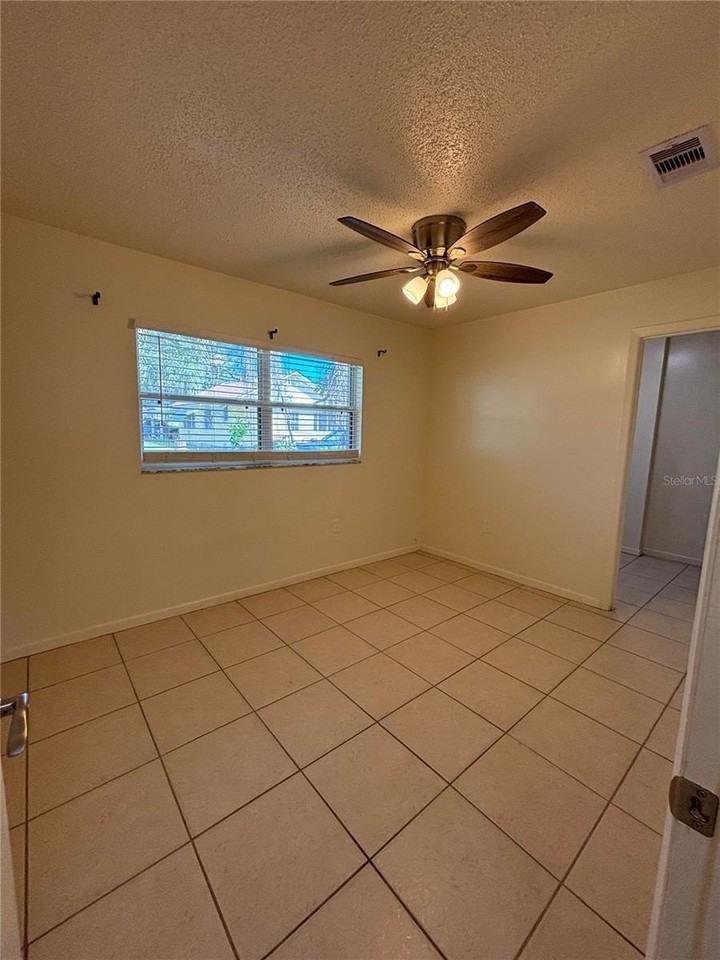 822 S Lone Oak Dr Apt A - Photo 6 of 17