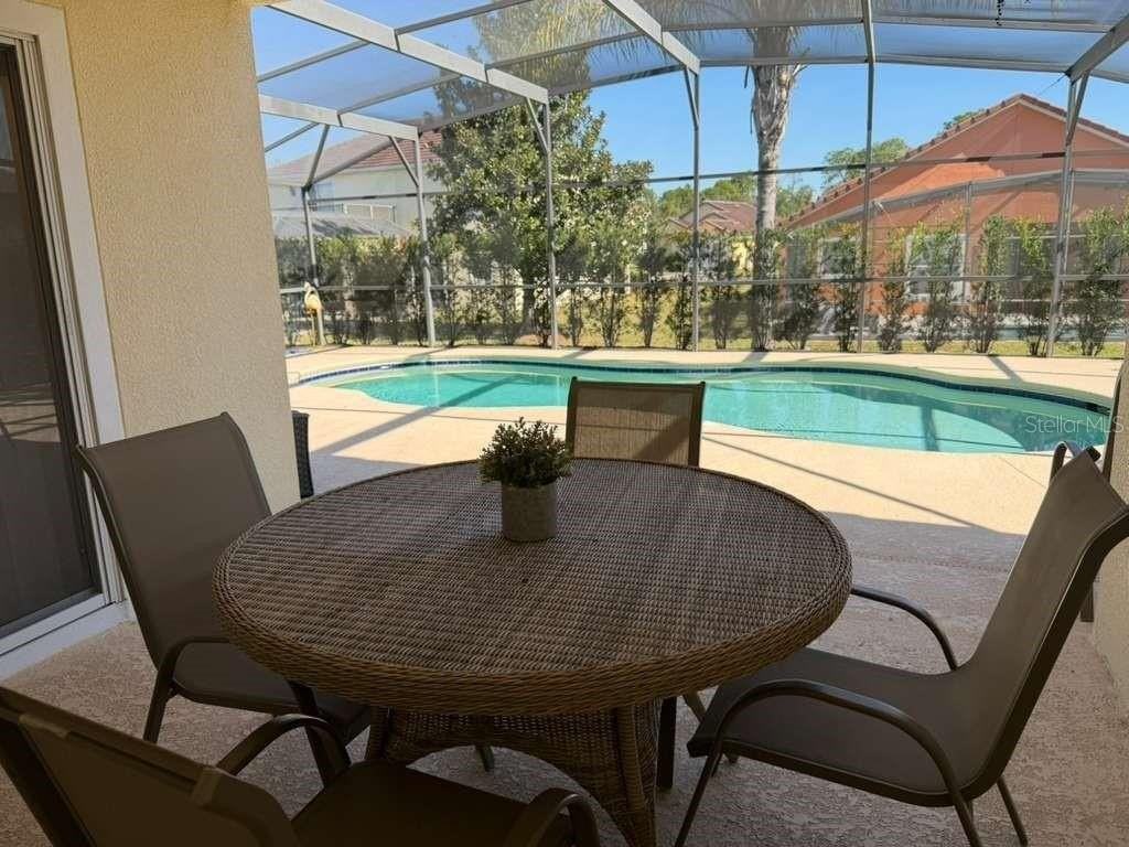 328 Robin Rd - Photo 5 of 17