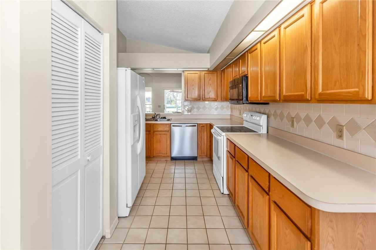 5910 Petunia Ln - Photo 6 of 26