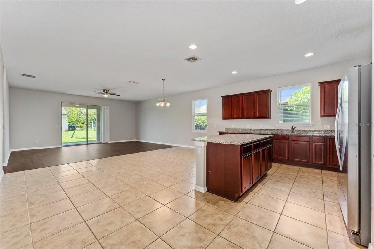 2756 Mead Ave - Photo 5 of 27