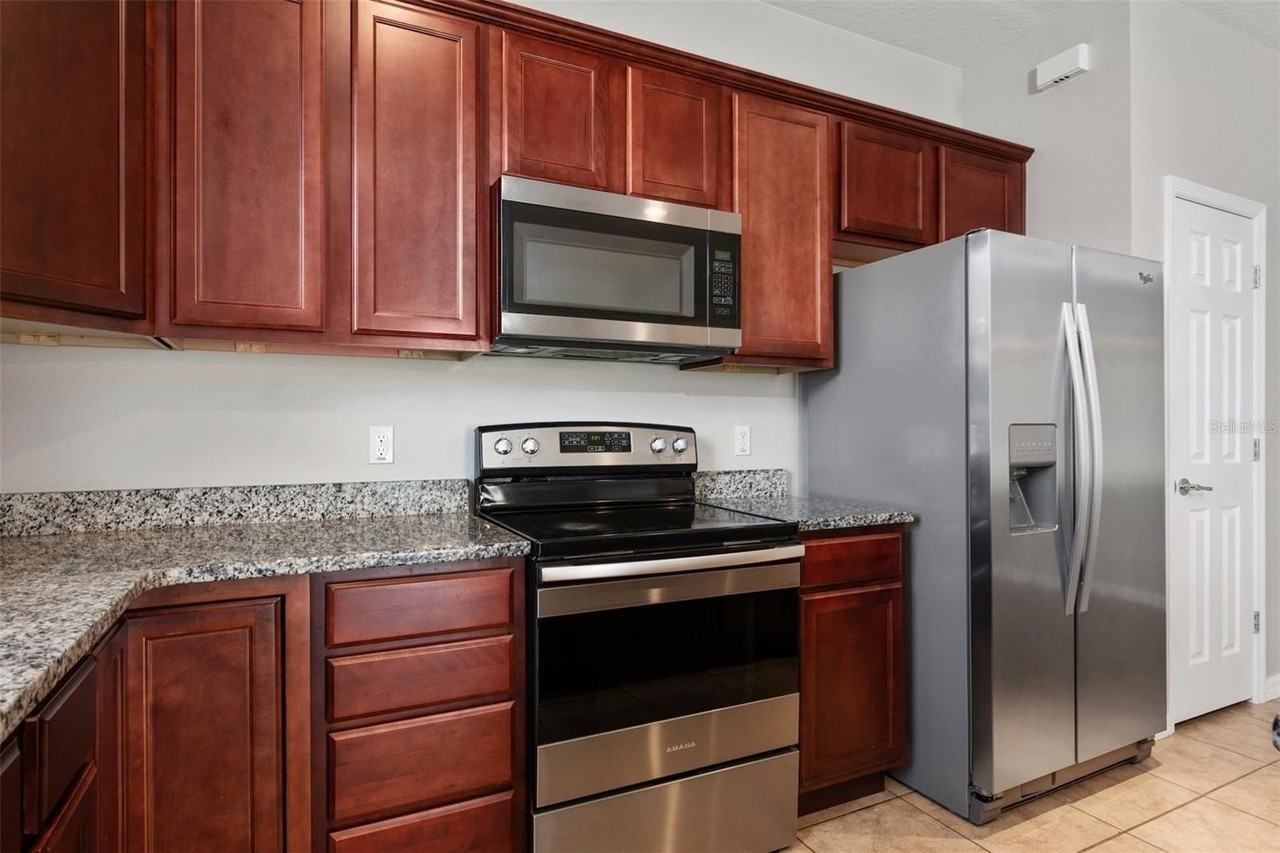 2756 Mead Ave - Photo 7 of 27