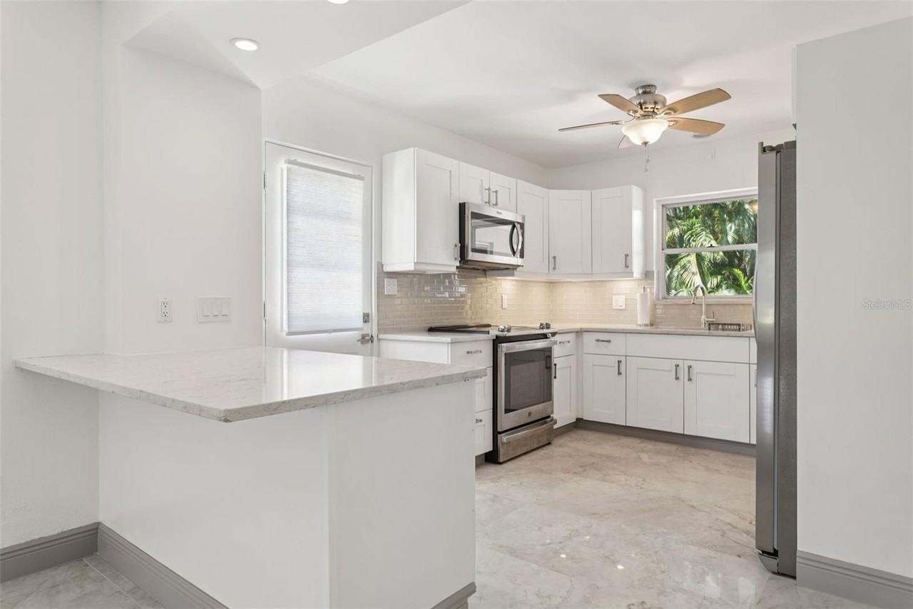 610 Luzon Ave - Photo 7 of 33