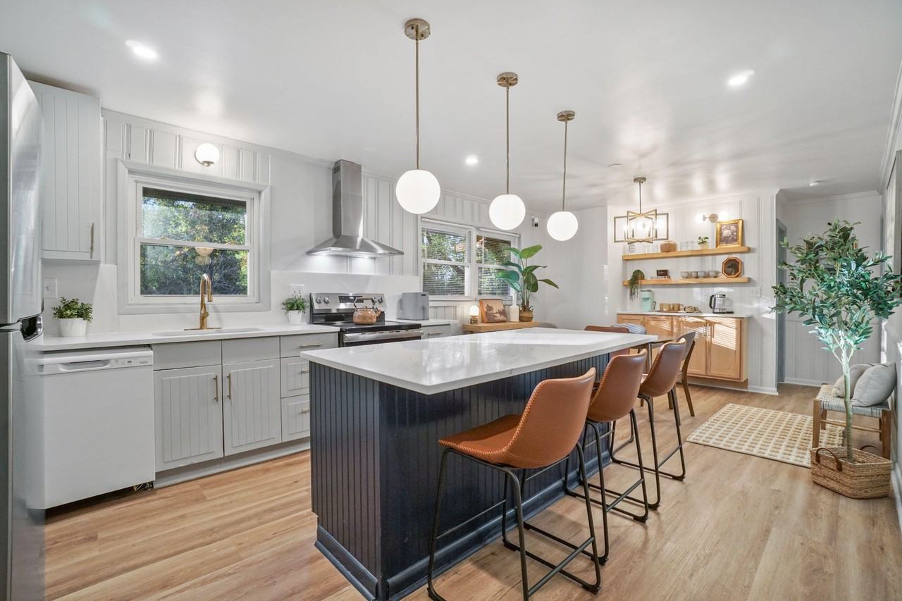 Phylis Pl - Photo 2 of 10