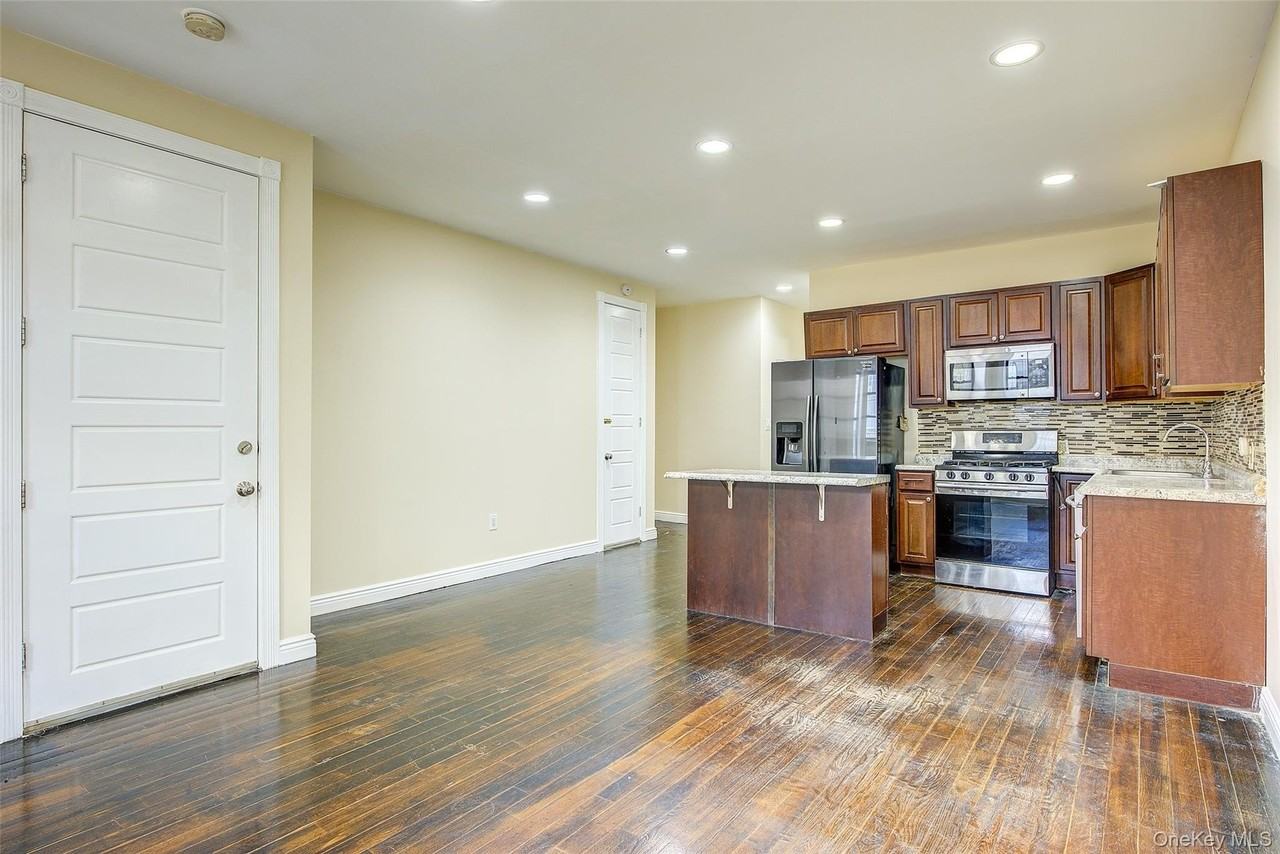 346 Montauk Avenue #1stFL - Photo 3 of 26